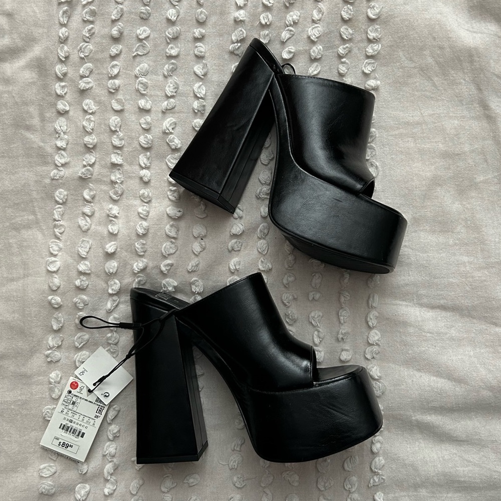 BNWT Black Platforms